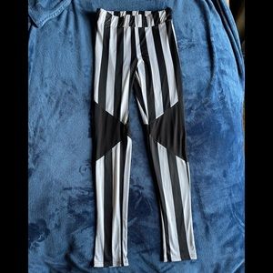 Black & white stripped leggings